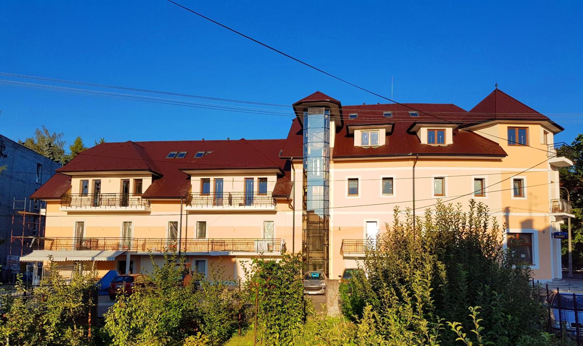 Hotel Vysehrad Turčianske Teplice エクステリア 写真